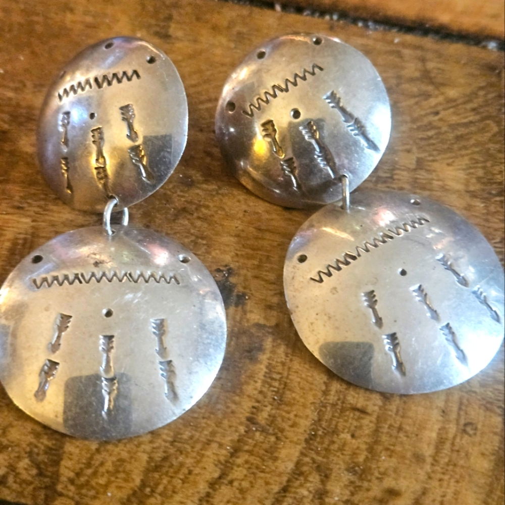 TAXCO VTG BEAUTIFULLY ETCHED EARRINGS. IDEAL EXAMPLE OF TAXCOS' GIFTED ARTISTS♡♡